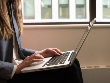 2026美國(guó)銀行開(kāi)戶熱潮：華人專屬指南與避坑建議