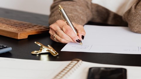 京東國際平臺優(yōu)點：物流速度快、商品種類豐富、售后服務(wù)好