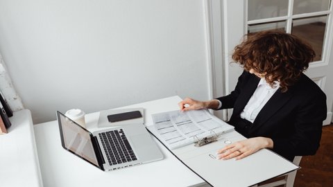 跨境物流企業(yè)應(yīng)實(shí)現(xiàn)智能申報(bào)物流業(yè)務(wù)。