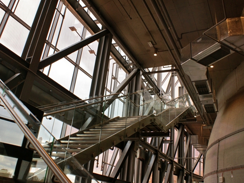 恒生銀行與匯豐銀行關(guān)系怎么樣？哪個比較好？