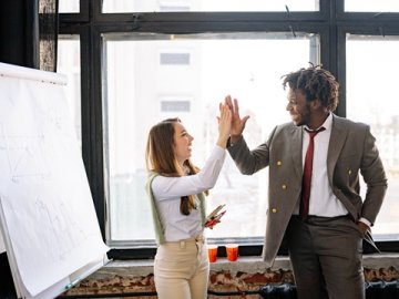 上海企業(yè)設(shè)立香港公司的流程與注意事項(xiàng)